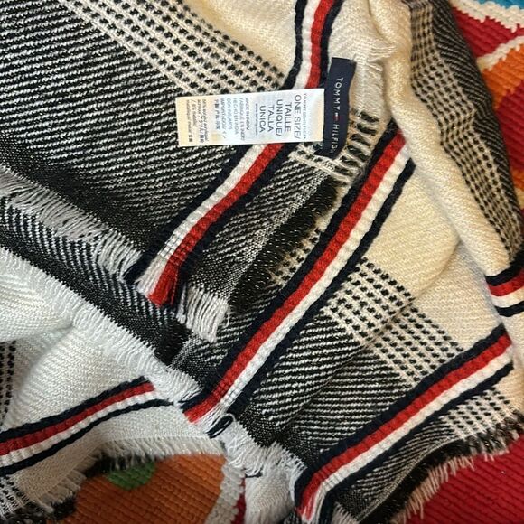 Tommy Hilfiger Bundle - Picture 9 of 10